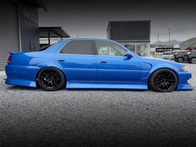 Side exterior of JZX100 CRESTA ROULANT G.