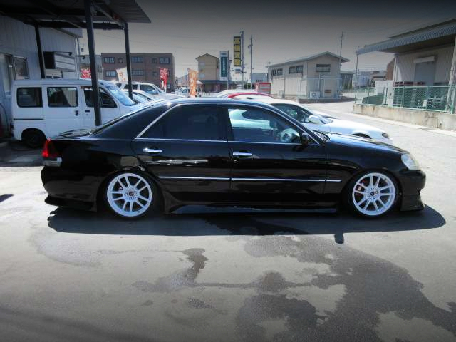 Side exterior of JZX110 MARK II iR-V.
