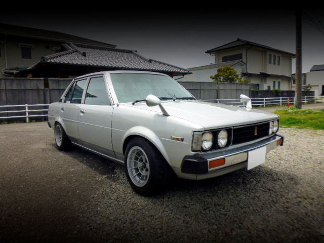 Front exterior of KE70 COROLLA 4-DOOR.