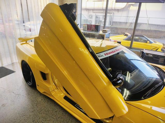 Scissor door of NA1 Honda NSX with VeilSide Body Kit.