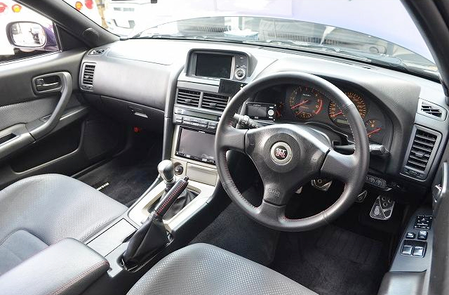 Interior of R34 SKYLINE GT-R V-SPEC MIDNIGHT PURPLE III.
