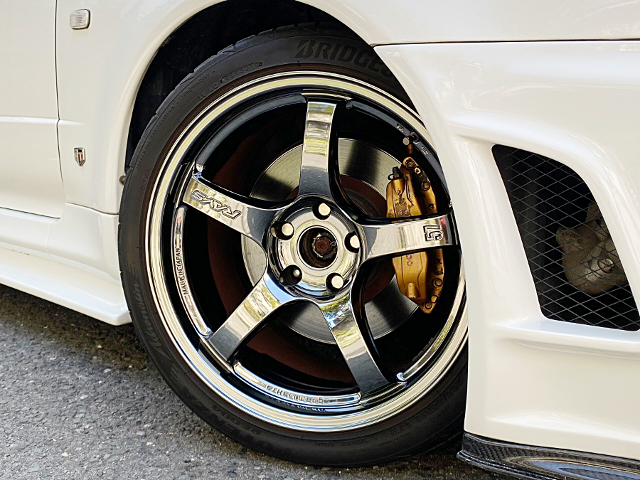 Brembo caliper installed R34 SKYLINE 4-DOOR 25GT FOUR.