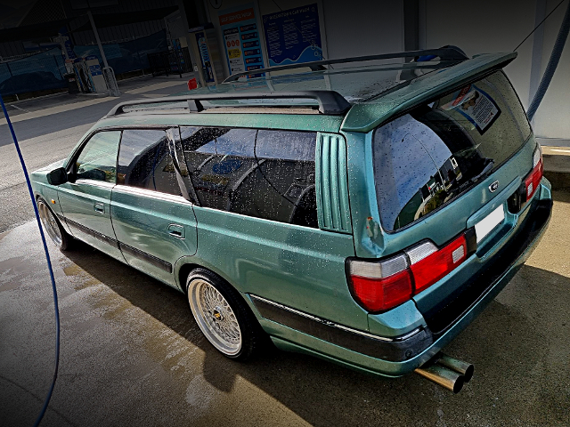 Rear exterior of 1st Gen WC34 STAGEA.