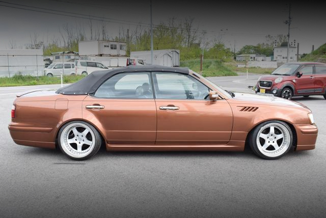 Side exterior of JDM VIP custom Y33 GLORIA AUTECH Convertible.