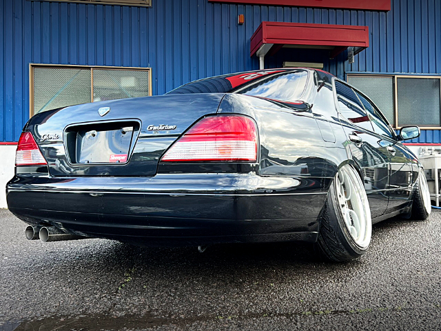 Rear exterior of Y33 GLORIA GranTurismo ULTIMA.