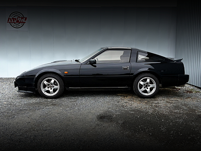 Side exterior of Z31 FAIRLADY Z.