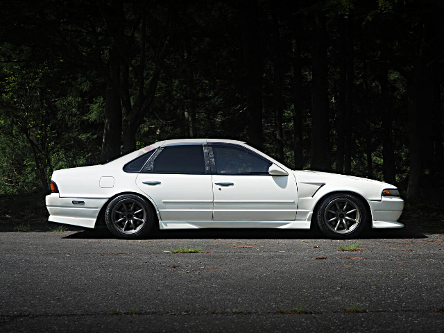 Right-Side exterior of A31 NISSAN CEFIRO.