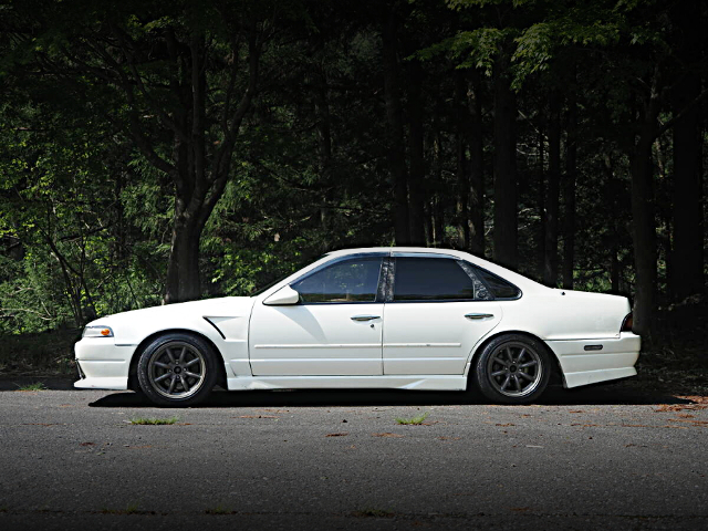 Left-Side exterior of A31 NISSAN CEFIRO.