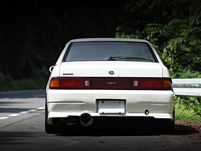 Rear exterior of A31 NISSAN CEFIRO.