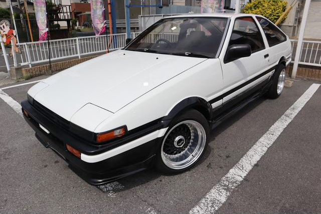 Front exterior of AE86 SPRINTER TRUENO GT-APEX.