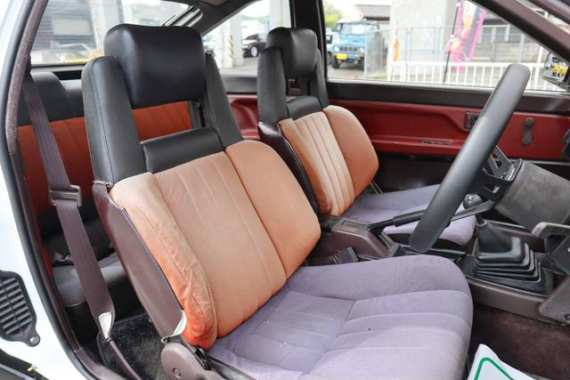 Seats of AE86 SPRINTER TRUENO GT-APEX.