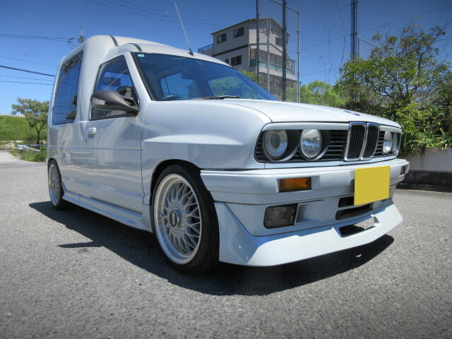 Front exterior of E30 BMW faced CL22V SUZUKI ALTO HUSTLE.