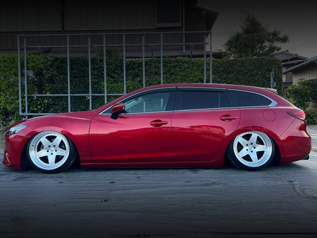 Side exterior of GJ2FW MAZDA ATENZA WAGON 2.2 XD L-PACKAGE DIESEL TURBO.