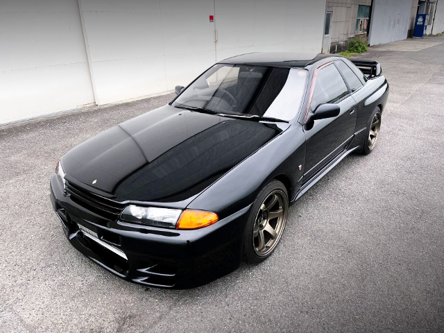 Front exterior of BNR32 SKYLINE GT-R.