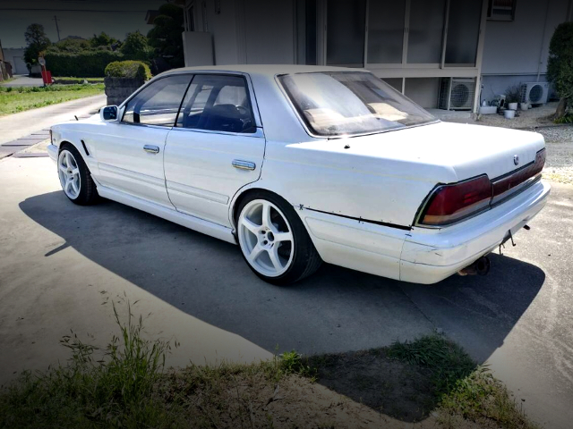 Rear exterior of C33 NISSAN LAUREL.