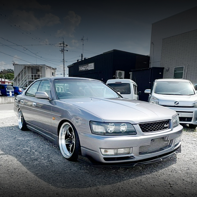 Front exterior of C35 NISSAN LAUREL.