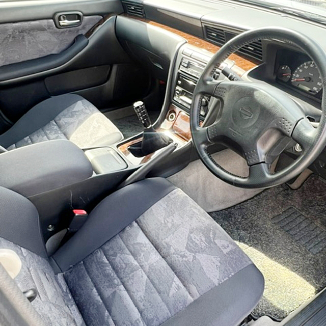 Manual conversion interior of C35 NISSAN LAUREL.