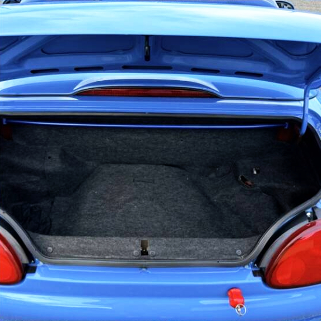 Trunk space of EA11R CAPPUCCINO.