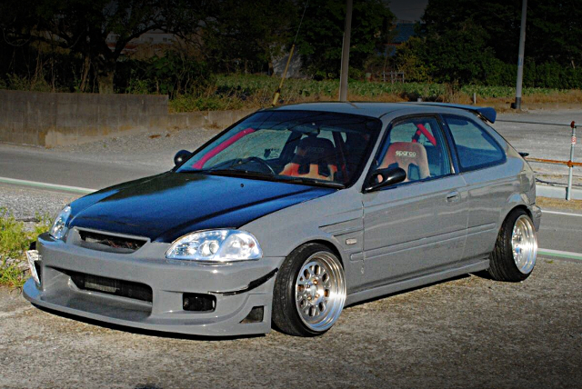 Front exterior of DRIFT SPEC EK4 CIVIC SiR II.