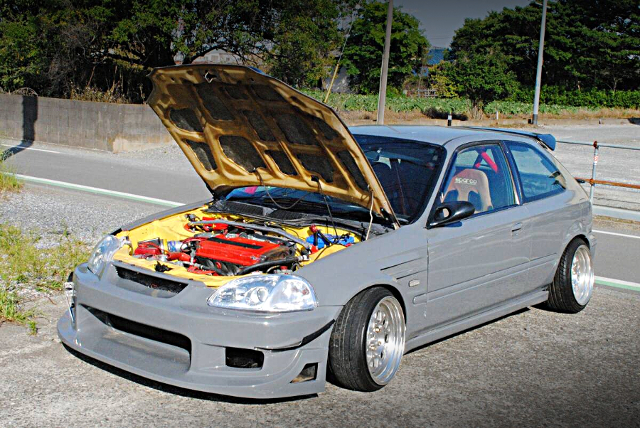 Hood open of DRIFT SPEC EK4 CIVIC SiR II.
