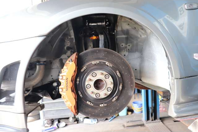 R35GT-R Front brake installed ER34 SKYLINE 4-DOOR 25GT-X TURBO.