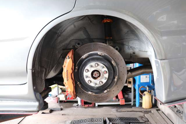 R35GT-R Rear brake installed ER34 SKYLINE 4-DOOR 25GT-X TURBO.
