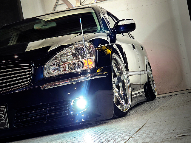 Front Side exterior of JDM VIP custom GF50 NISSAN CIMA 450VIP.