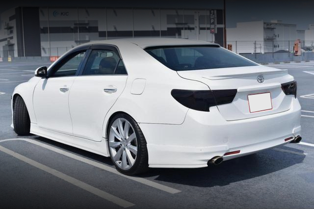Rear exterior of GRX130 TOYOTA MARK X.