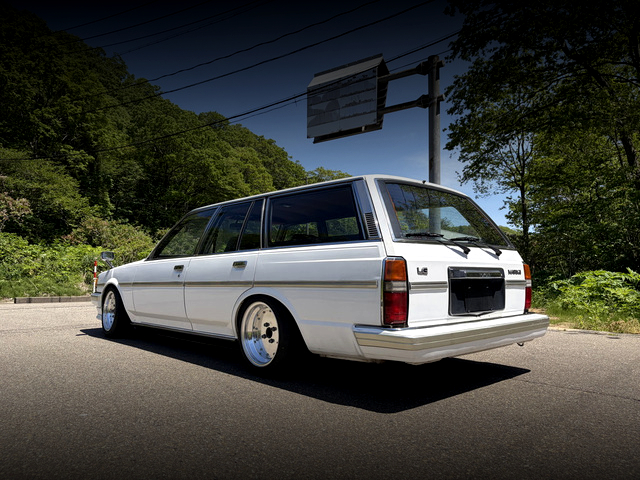 Rear exterior of CRESTA faced GX70G MARK II WAGON.