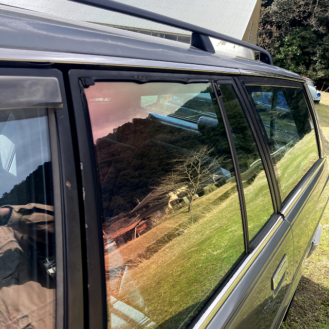 Side Window of GX70G MARK II WAGON.
