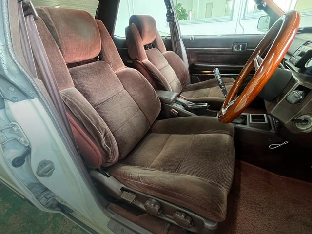 Seats of GX71 TOYOTA MARK II.