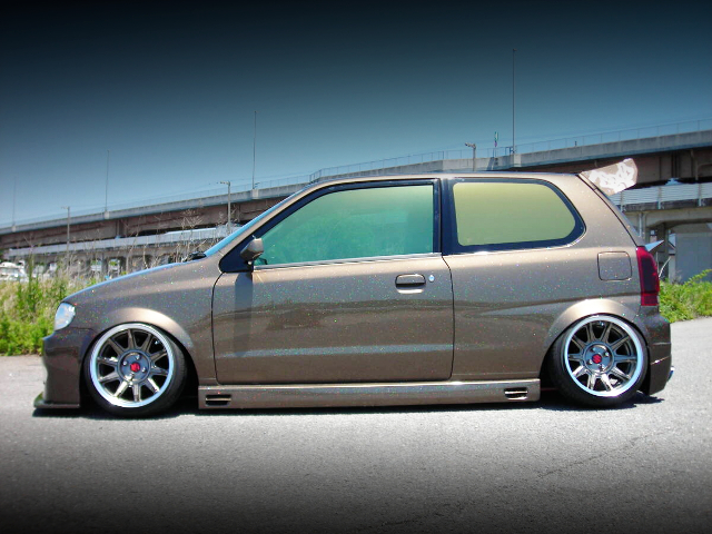 Side exterior of HA23V SUZUKI ALTO.