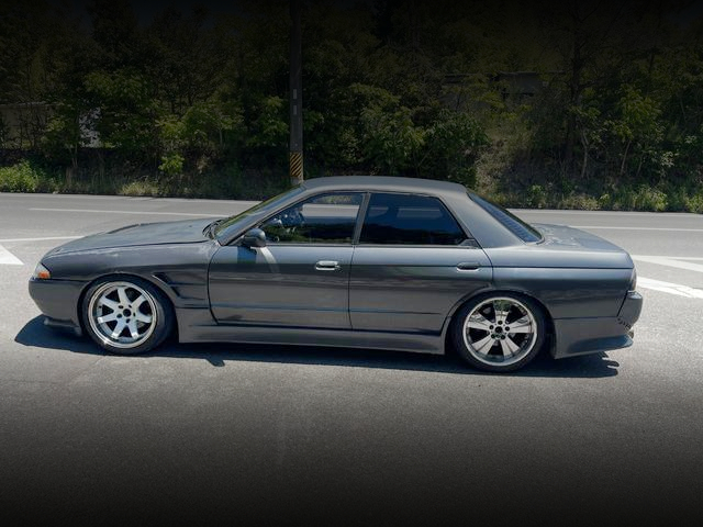 Side exterior of HCR32 SKYLINE 4-DOOR.