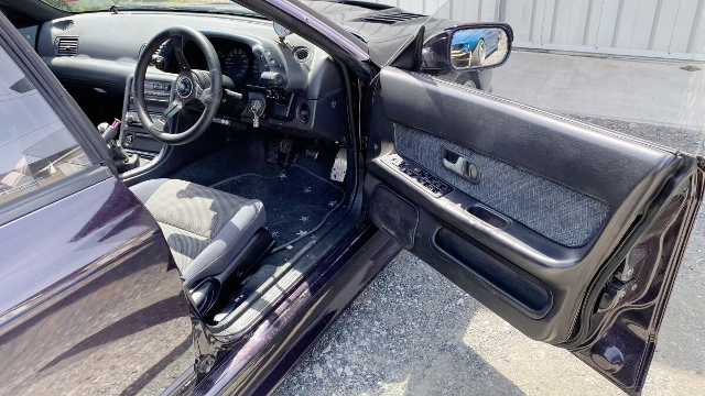 Driver Side Interior of HCR32 SKYLINE 4-DOOR.
