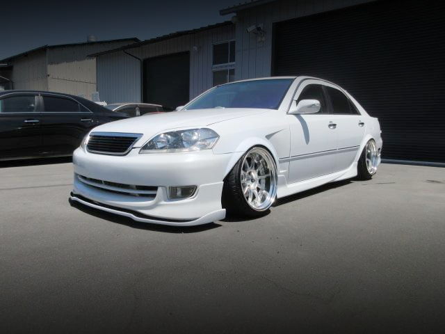 Front exterior of Modified JZX110 MARK II GRANDE iR-V.