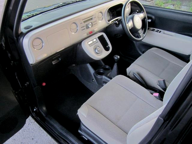 Manual shift conversion interior of DAIHATSU MIRA COCOA X.
