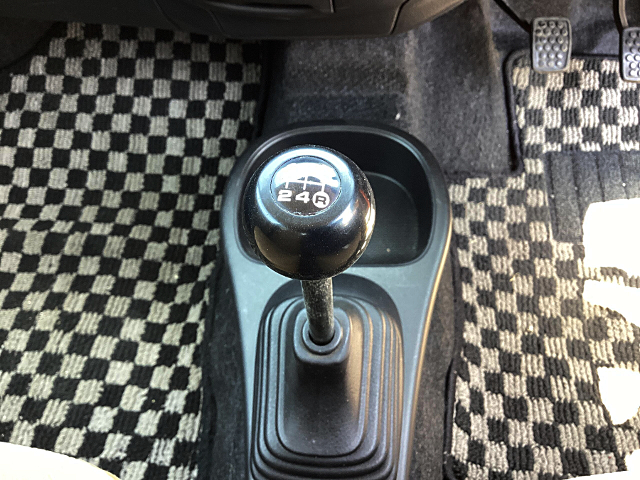 Shift knob of 2nd Gen DAIHATSU MIRA GINO.