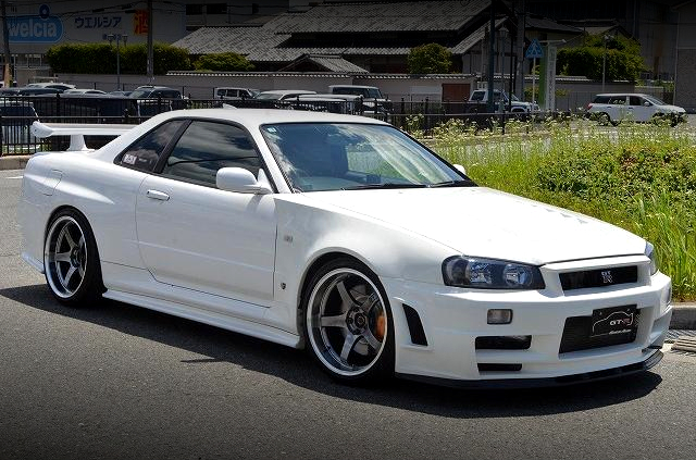 Front exterior of R34 SKYLINE GT-R.