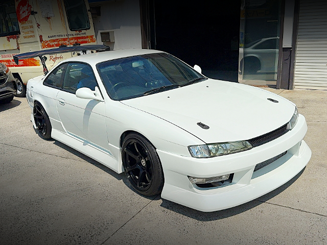 Front exterior of S14 NISSAN SILVIA.
