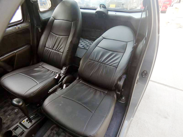 Seats of SUZUKI TWIN GASOLINE B.