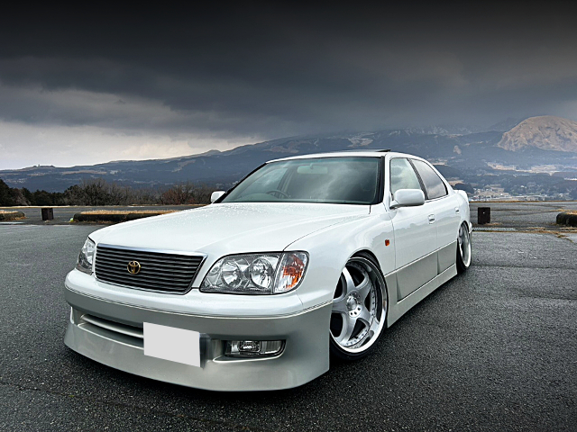 Front exterior of VIP Custom UCF20 CELSIOR 4.0 B-SPEC ER VERSION.