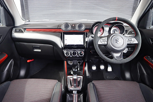 Dashboard of ZIPTUNE DEMO CAR ZC33S SWIFT SPORT.