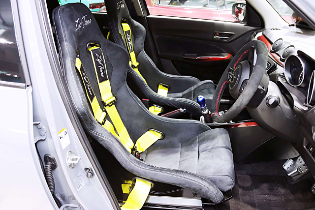 Seats of ZIPTUNE DEMO CAR ZC33S SWIFT SPORT.