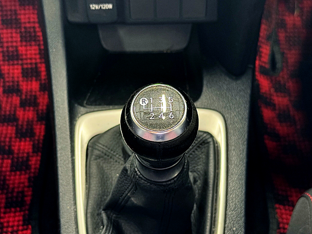 6-SPEED MANUAL SHIFT of ZRE186H AURIS 1.8RS S-PACKAGE.