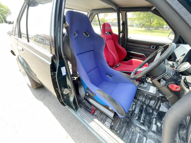 Interior seats of AA63 TOYOTA CARINA 4-DOOR.