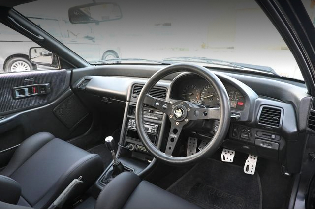 Interior of EF8 HONDA CR-X SiR.
