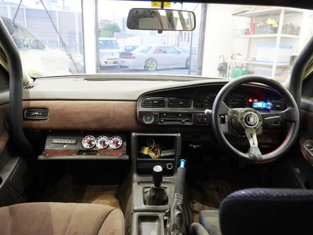 Dashboard of C33 NISSAN LAUREL.