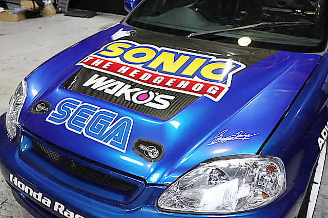 Front hood of EK4 CIVIC SiR.