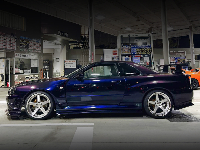 Side exterior of URAS SUPER WIDEBODY ER34 SKYLINE 2-DOOR 25GT TURBO.