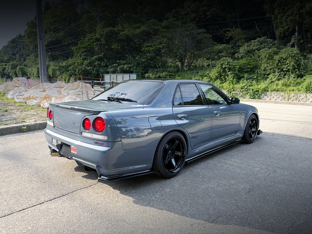 Rear exterior of ER34 SKYLINE 4-DOOR 25GT-V.